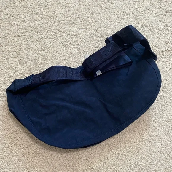 BAGGU UO Exclusive Teddy Bear Medium Nylon Crescent Bag NWT - Picture 8 of 8